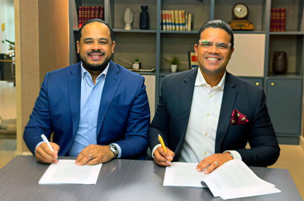 Firma del acuerdo de alianza académica entre GRCA Leadership Academy y la Asociación de Oficiales de Cumplimiento de la República Dominicana (AOCRD)